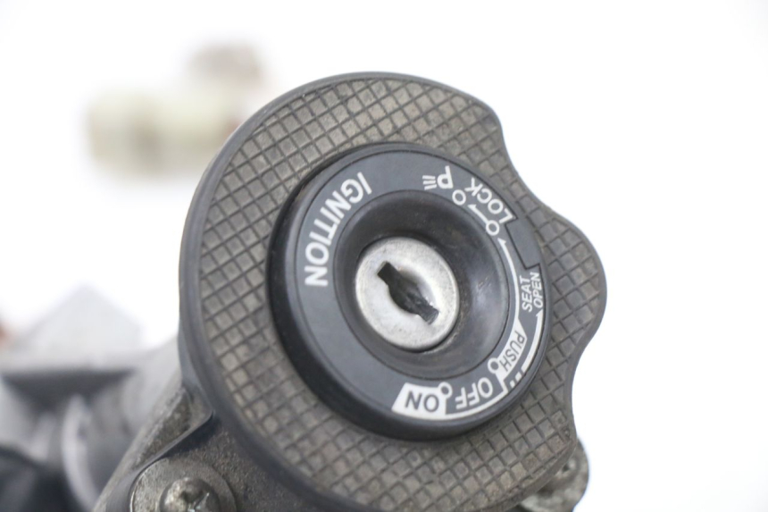 photo de KIT SERRURE CLE CDI NEIMAN YAMAHA X-MAX XMAX ABS 250 (2010 - 2014) - Autre angle de vue