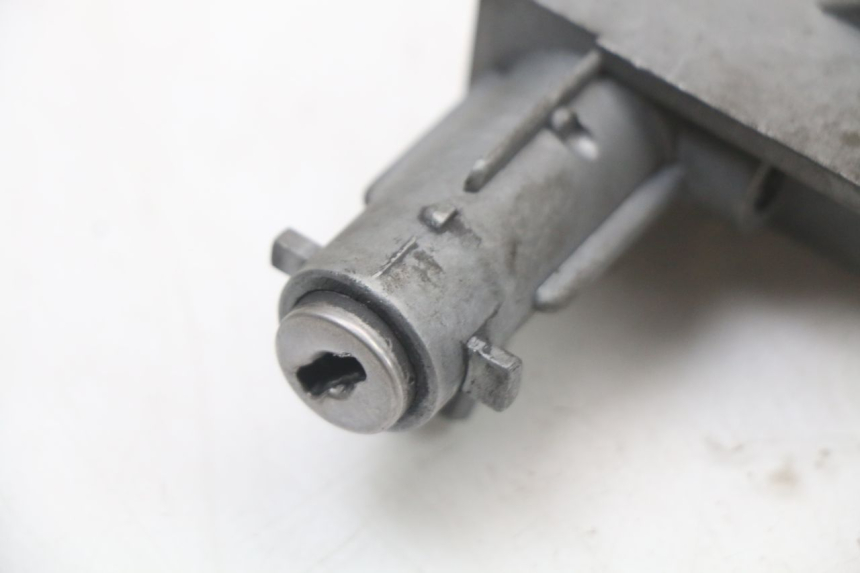 photo de KIT SERRURE CLE NEIMAN KYMCO AGILITY 4T 50 (2005 - 2018) - Autre angle de vue