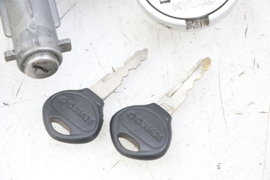 photo de KIT SERRURE CLE NEIMAN KYMCO AGILITY 4T 50 (2005 - 2018) - Détails caractéristiques