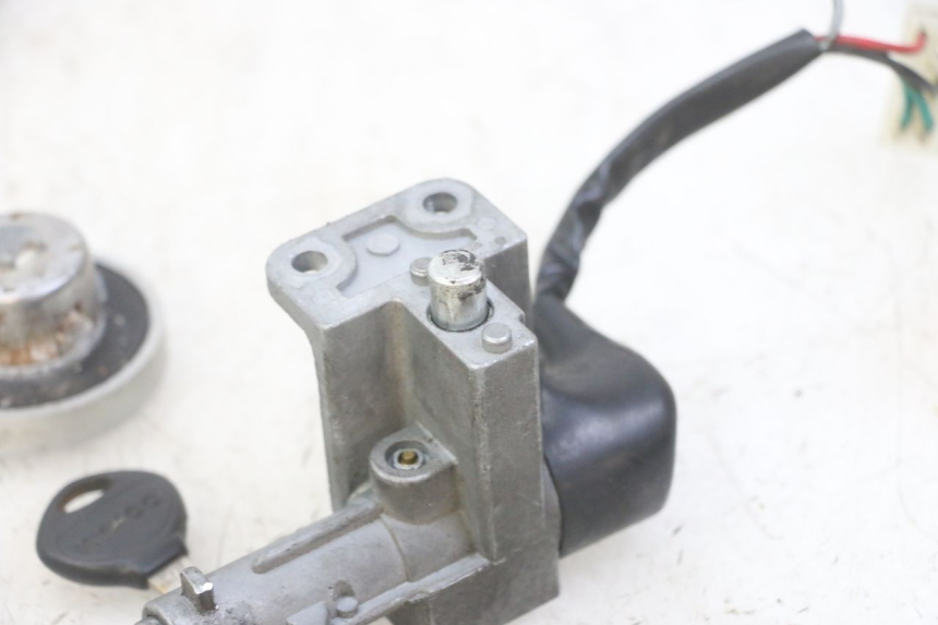 photo de KIT SERRURE CLE NEIMAN KYMCO AGILITY 4T 50 (2005 - 2018) - Zoom état d’usage