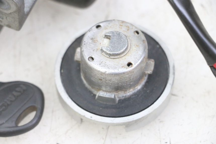 photo de KIT SERRURE CLE NEIMAN KYMCO AGILITY 4T 50 (2005 - 2018) - État de surface