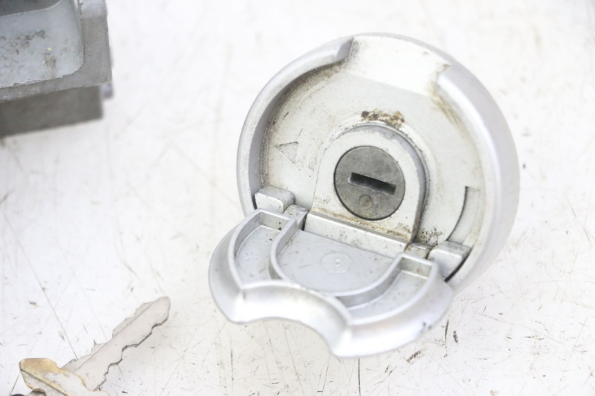 photo de KIT SERRURE CLE NEIMAN KYMCO AGILITY 4T 50 (2005 - 2018) - Marquages et références