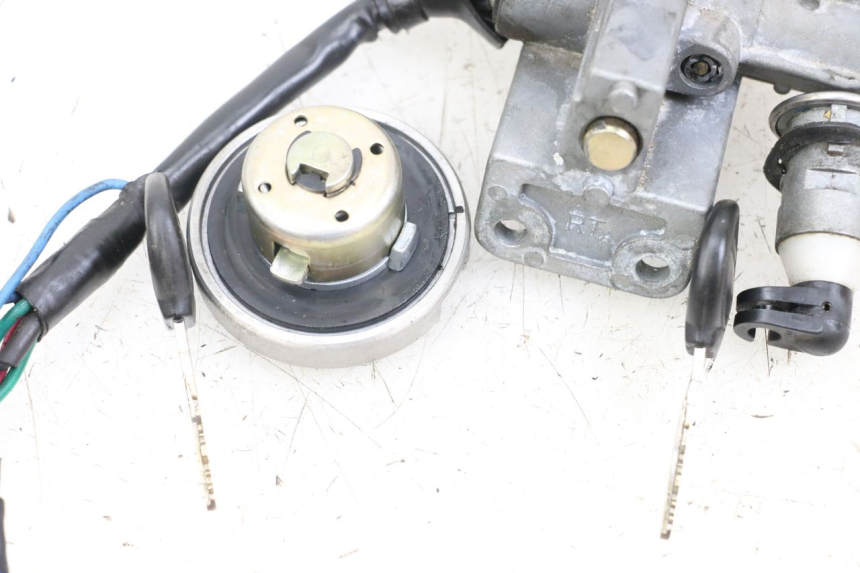 photo de Ensemble de serrure avec clé Neiman KYMCO AGILITY RS 4T 50 (2009 - 2013) - Zoom état d’usage