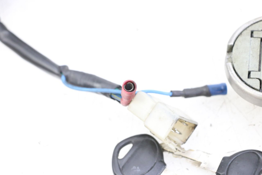 photo de Ensemble de serrure avec clé Neiman KYMCO AGILITY RS 4T 50 (2009 - 2013) - Gros plan technique