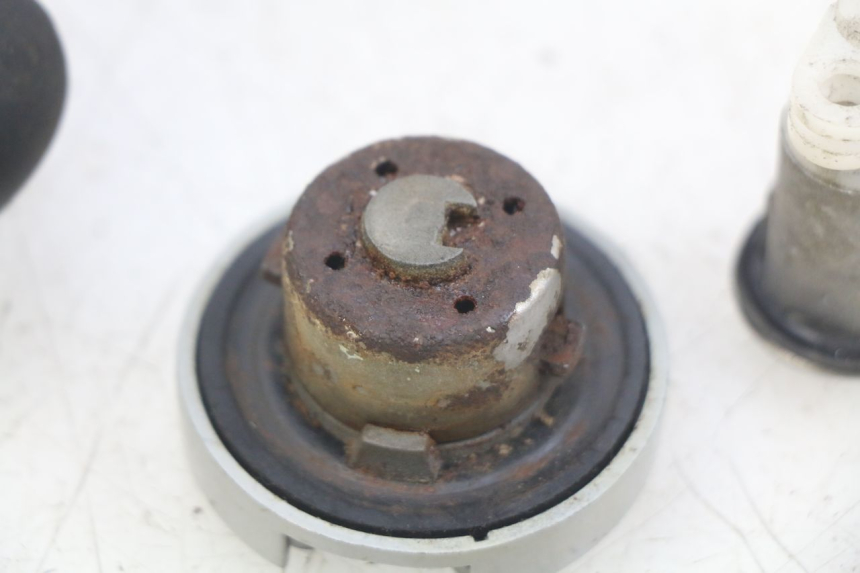 photo de KIT SERRURE CLE NEIMAN BAOTIAN BT 49 QT-9 50 (2006 - 2010) - Gros plan technique