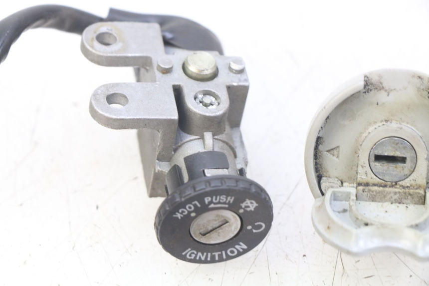 photo de KIT SERRURE CLE NEIMAN BAOTIAN BT 49 QT-9 50 (2006 - 2010) - État de surface