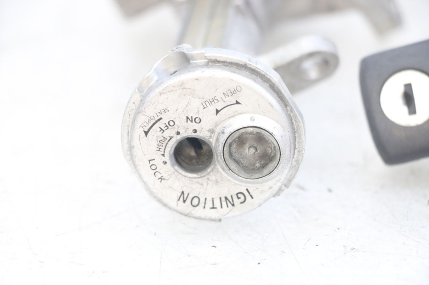 photo de KIT SERRURE CLE NEIMAN SUZUKI BURGMAN 125 (2007 - 2014) - Pièce contrôlée