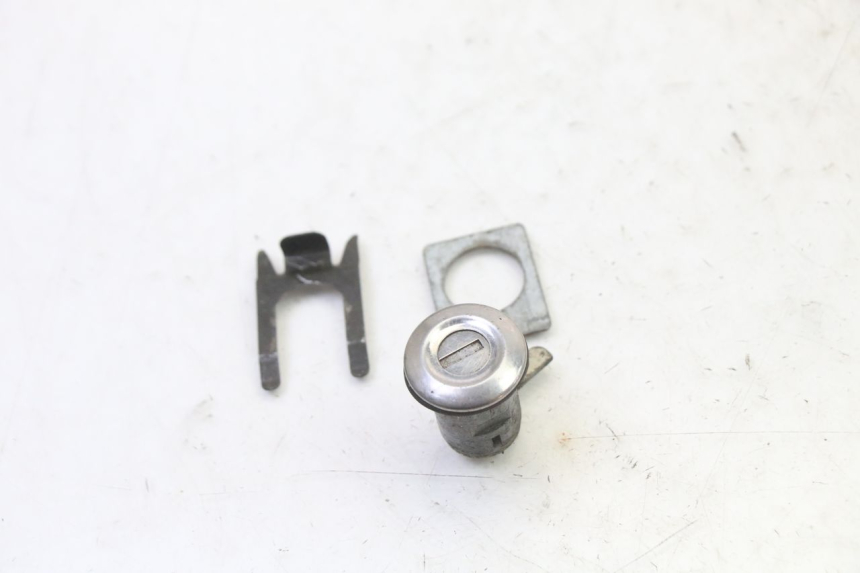 photo de KIT SERRURE CLE NEIMAN HONDA CBR RR FIREBLADE 900 (1992 - 1994) - Focus structure