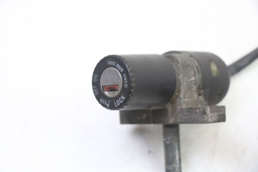 photo de KIT SERRURE CLE NEIMAN APRILIA CLASSIC 125 (1995 - 2001) - Autre angle de vue