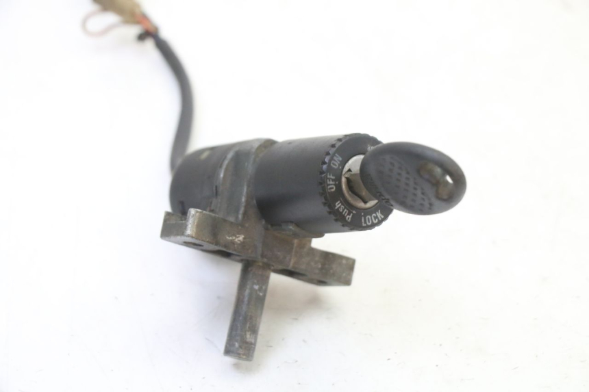 photo de KIT SERRURE CLE NEIMAN APRILIA CLASSIC 125 (1995 - 2001) - Gros plan technique