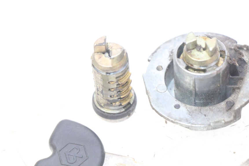 photo de KIT SERRURE CLE NEIMAN PIAGGIO FLY 100 (2006 - 2010) - Zoom état d’usage