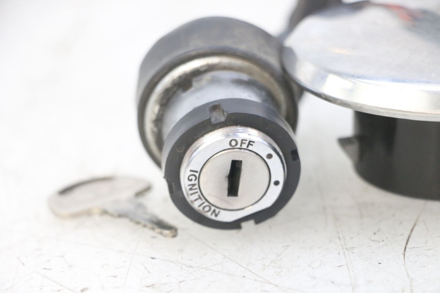 photo de Ensemble de serrure avec clé Neiman SUZUKI GN 125 (1997 - 2000) - Vue produit