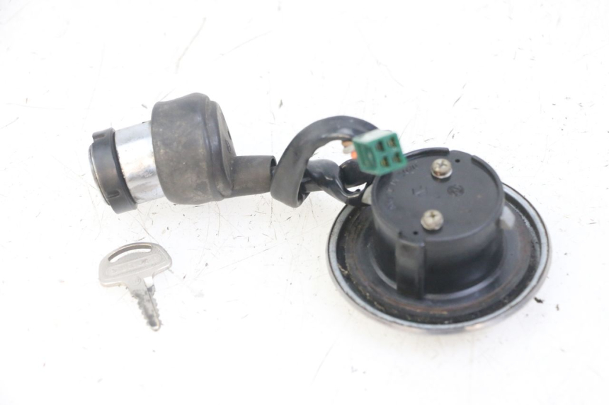 photo de Ensemble de serrure avec clé Neiman SUZUKI GN 125 (1997 - 2000) - Points de fixation