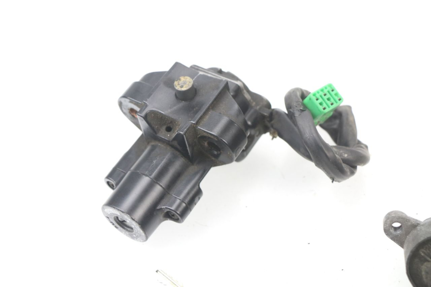 photo de KIT SERRURE CLE NEIMAN SUZUKI GSF N BANDIT 600 (1996 - 1999) - Détail de la pièce