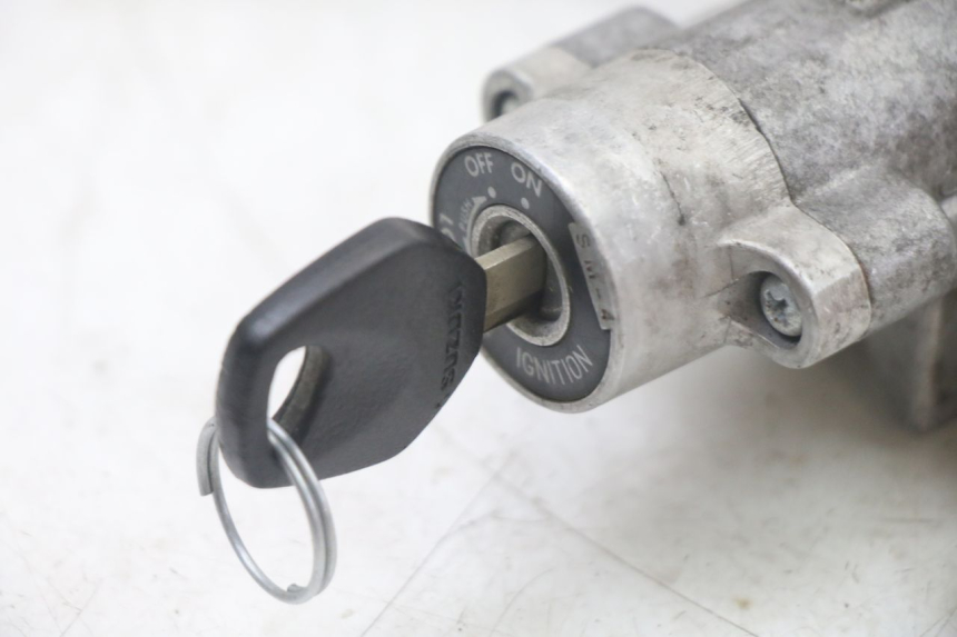 photo de KIT SERRURE CLE NEIMAN SUZUKI GSF S BANDIT 600 (2000 - 2004) - État de surface