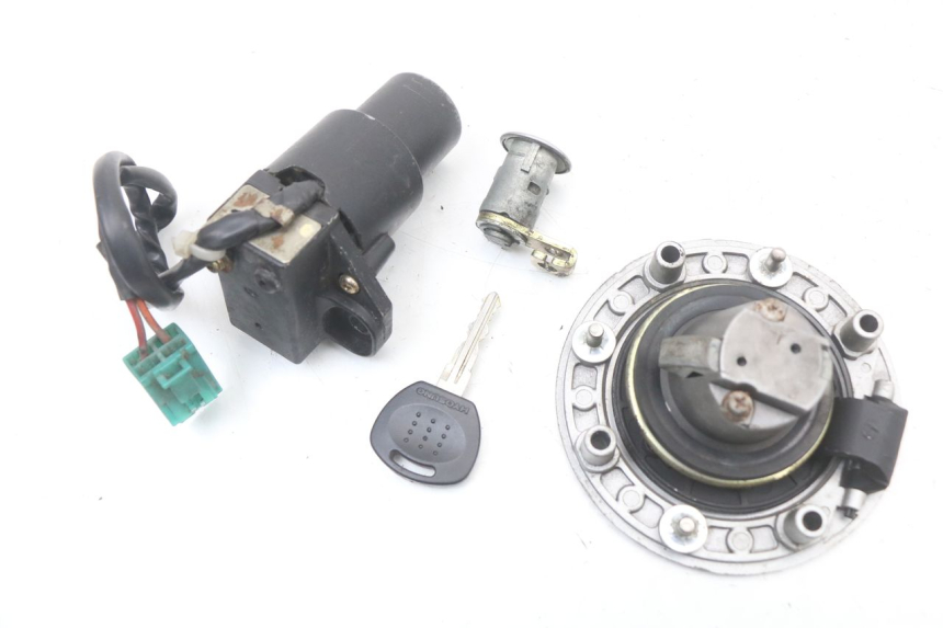 photo de KIT SERRURE CLE NEIMAN HYOSUNG GTR 125 (2006 - 2008) - Détail de la pièce