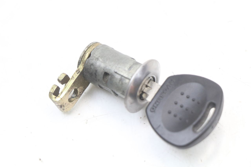 photo de KIT SERRURE CLE NEIMAN HYOSUNG GTR 125 (2006 - 2008) - Zoom composants