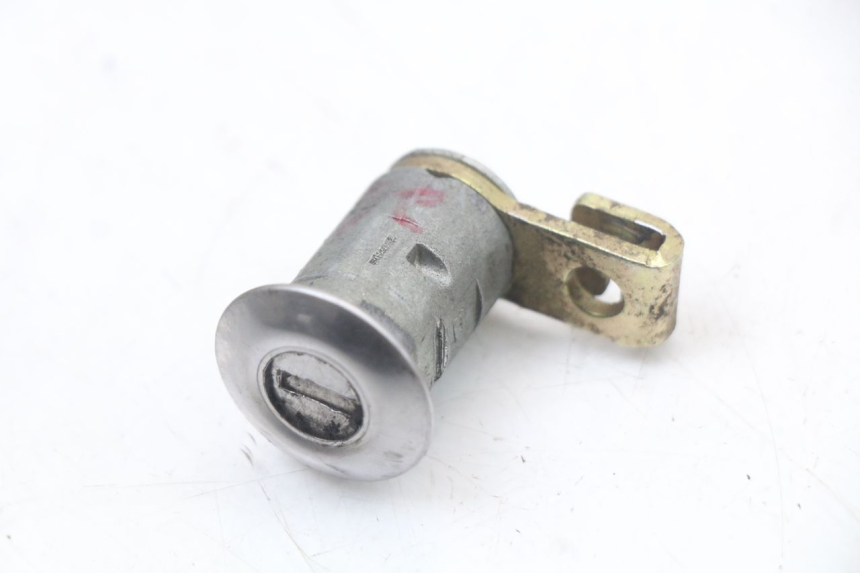 photo de KIT SERRURE CLE NEIMAN HYOSUNG GTR 125 (2006 - 2008) - Vue rapprochée