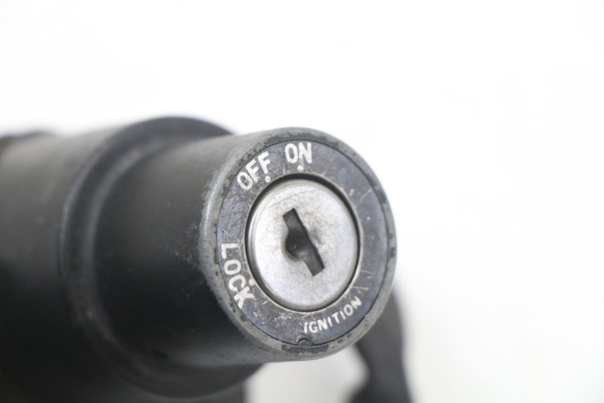 photo de KIT SERRURE CLE NEIMAN HYOSUNG GTR 125 (2006 - 2008) - Points de fixation