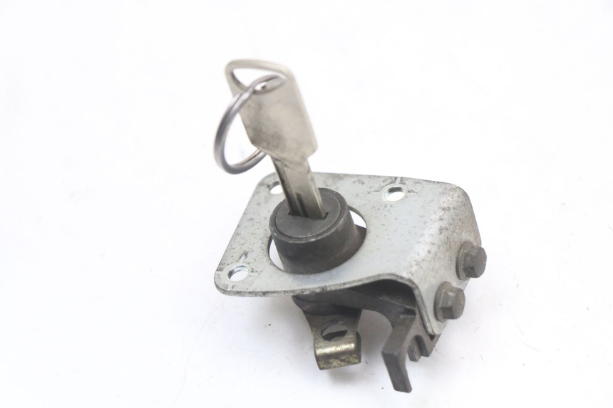 photo de KIT SERRURE CLE NEIMAN SUZUKI GZ MARAUDER 125 (1998 - 2004) - Vue rapprochée