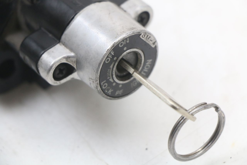 photo de KIT SERRURE CLE NEIMAN SUZUKI GZ MARAUDER 125 (1998 - 2004) - État de surface