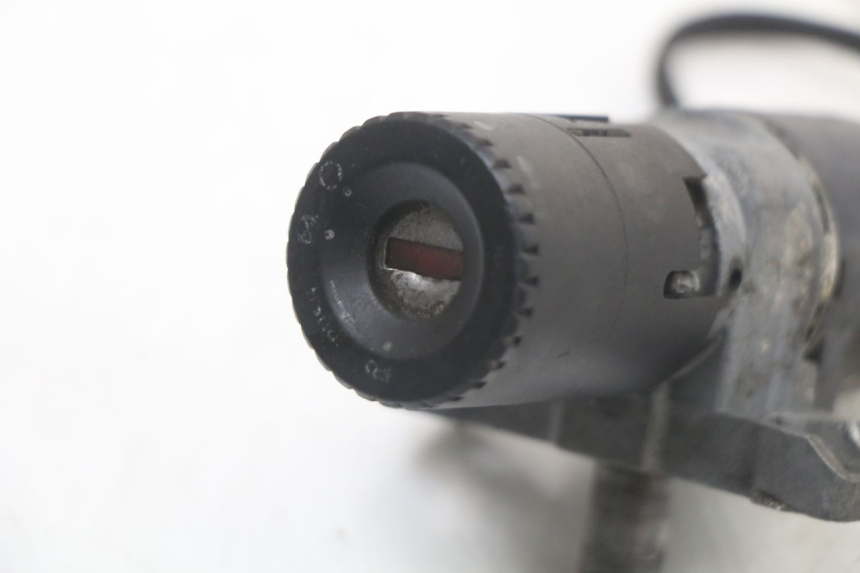 photo de KIT SERRURE CLE NEIMAN HONDA NES AROBASE 125 (2000 - 2003) - Autre angle de vue