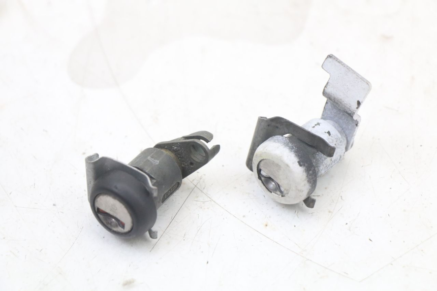 photo de KIT SERRURE CLE NEIMAN HONDA NES AROBASE 125 (2000 - 2003) - Points de fixation