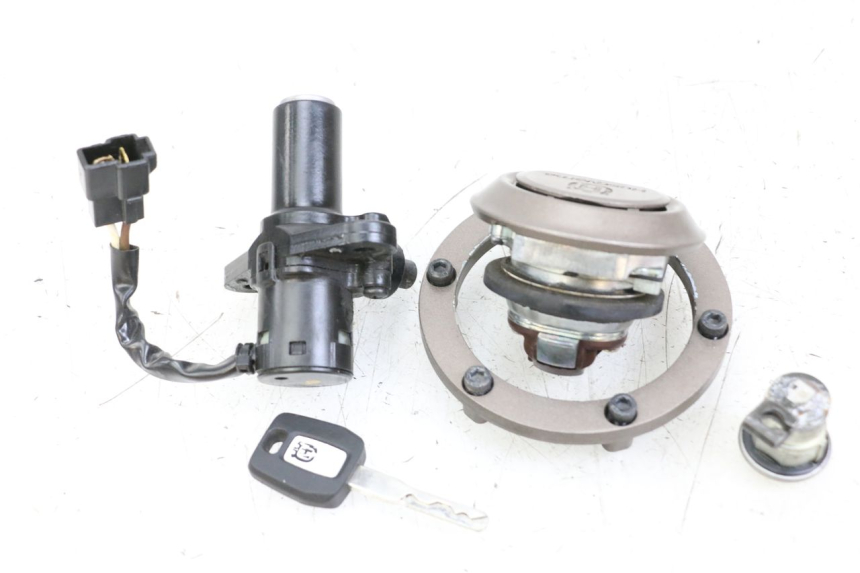 photo de KIT SERRURE CLE NEIMAN HUSQVARNA SVARTPILEN 401 (2018 - 2023) - Gros plan technique