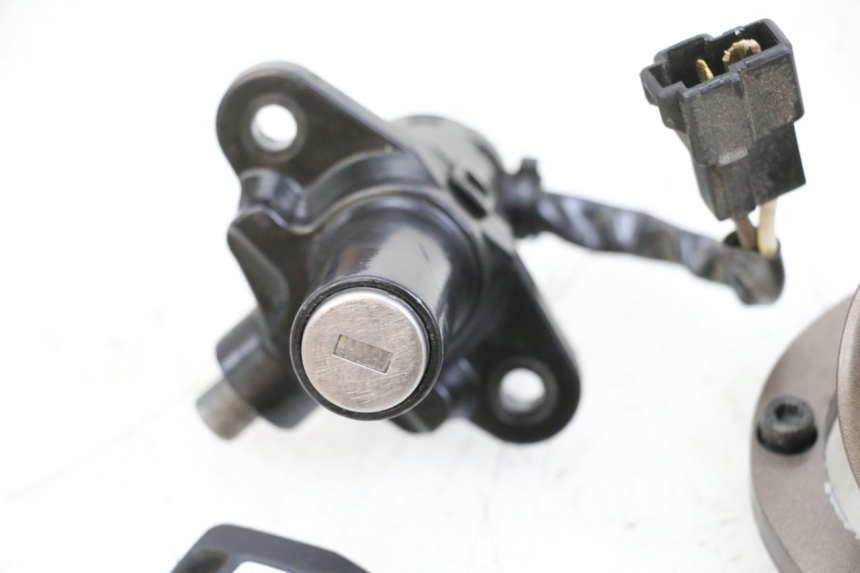 photo de KIT SERRURE CLE NEIMAN HUSQVARNA SVARTPILEN 401 (2018 - 2023) - État de surface