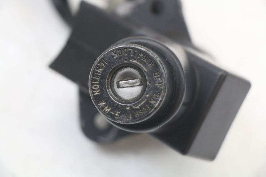 photo de KIT SERRURE CLE NEIMAN KAWASAKI GTR 1000 (1994 - 2004) - Autre angle de vue