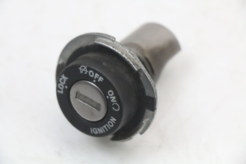 photo de KIT SERRURE CLE NEIMAN PIAGGIO LIBERTY 4T 50 (2004 - 2008) - Gros plan technique