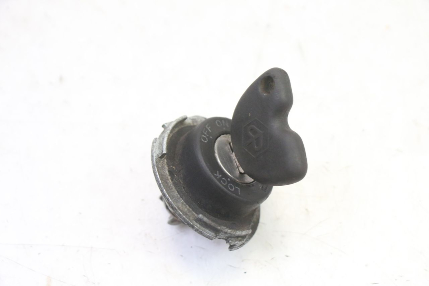 photo de KIT SERRURE CLE NEIMAN PIAGGIO LIBERTY 4T 50 (2009 - 2015) - Zoom état d’usage