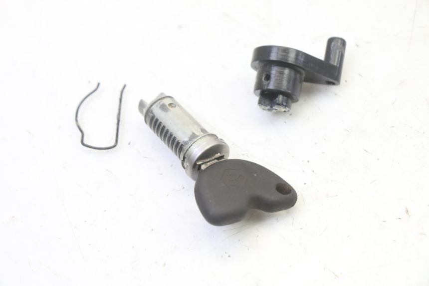 photo de KIT SERRURE CLE NEIMAN PIAGGIO LIBERTY 4T 50 (2009 - 2015) - Pièce contrôlée