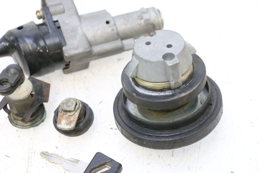 photo de KIT SERRURE CLE NEIMAN KEEWAY MATRIX RX9 125 (2006 - 2007) - Points de fixation