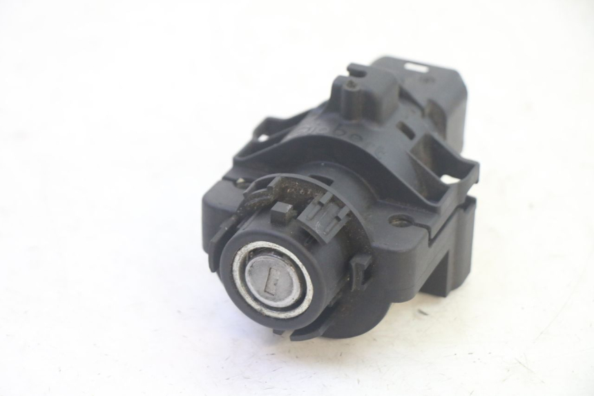 photo de KIT SERRURE CLE NEIMAN PIAGGIO MP3 HPE 350 (2018 - 2020) - Autre angle de vue