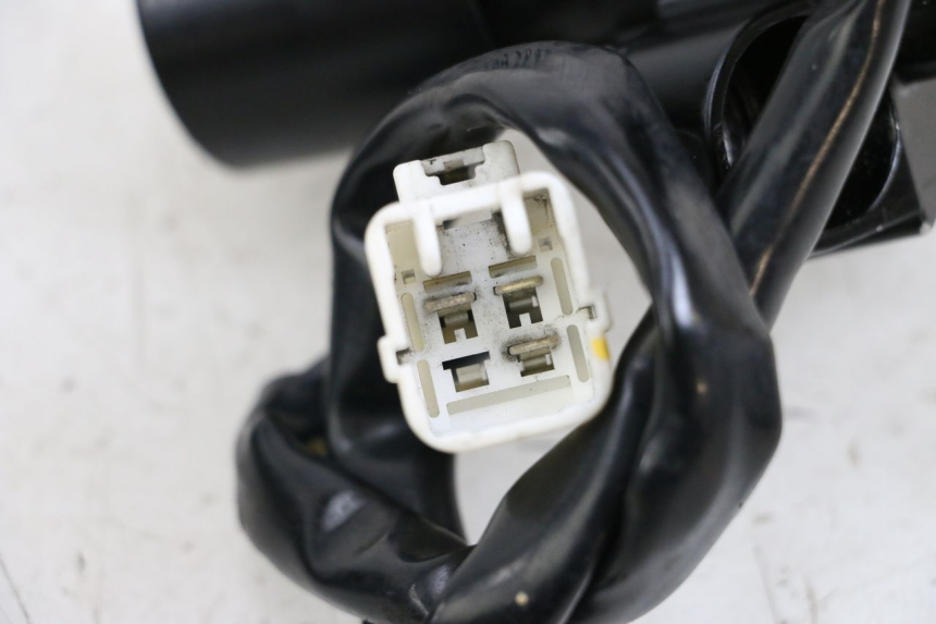 photo de KIT SERRURE CLE NEIMAN KAWASAKI NINJA 400 (2018 - 2023) - Gros plan technique