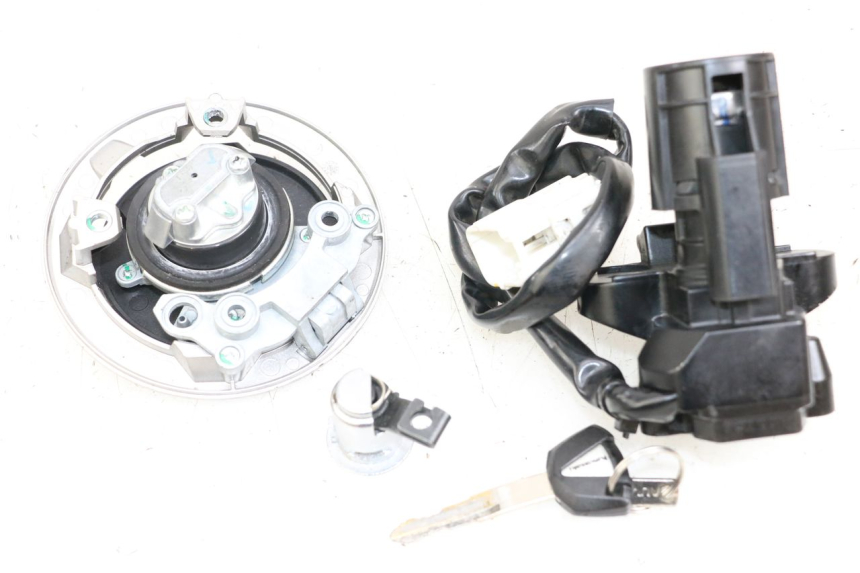 photo de KIT SERRURE CLE NEIMAN KAWASAKI NINJA 400 (2018 - 2023) - Points de fixation