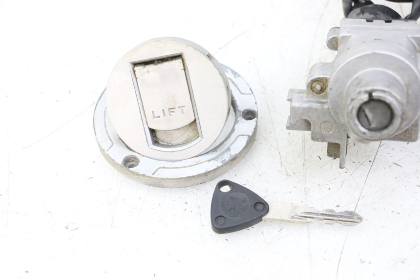 photo de KIT SERRURE CLE NEIMAN PEUGEOT SPEEDFIGHT 3 LC 2T 50 (2009 - 2015) - Points de fixation