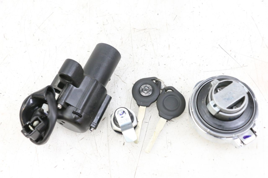 photo de KIT SERRURE CLE NEIMAN ROYAL ENFIELD CONTINENTAL GT 650 (2019 - 2024) - Gros plan technique