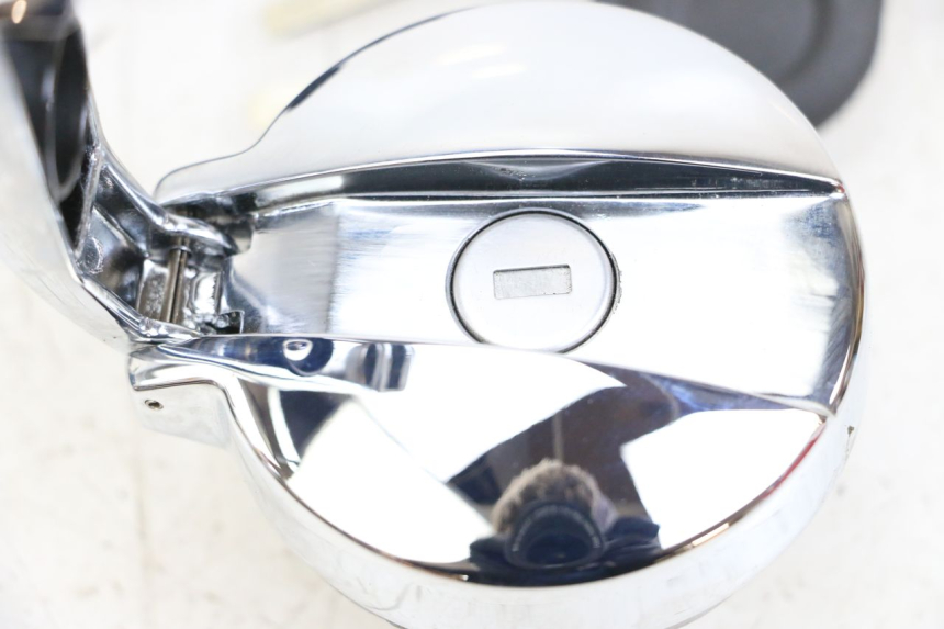 photo de KIT SERRURE CLE NEIMAN ROYAL ENFIELD CONTINENTAL GT 650 (2019 - 2024) - Points de fixation