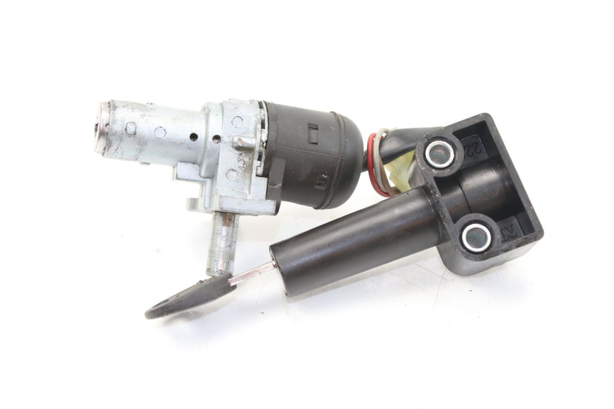 photo de KIT SERRURE CLE NEIMAN YAMAHA SLIDER NAKED 50 (2004 - 2018) - Détail de la pièce