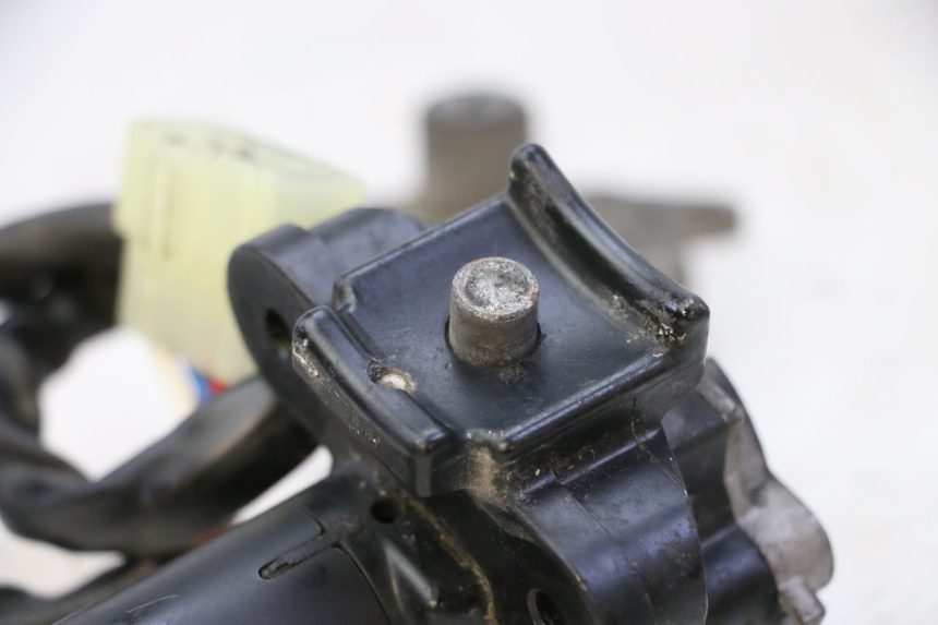 photo de KIT SERRURE CLE NEIMAN TRIUMPH SPRINT 900 (1995 - 1998) - Détail de la pièce