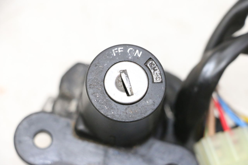 photo de KIT SERRURE CLE NEIMAN TRIUMPH SPRINT 900 (1995 - 1998) - Zoom composants