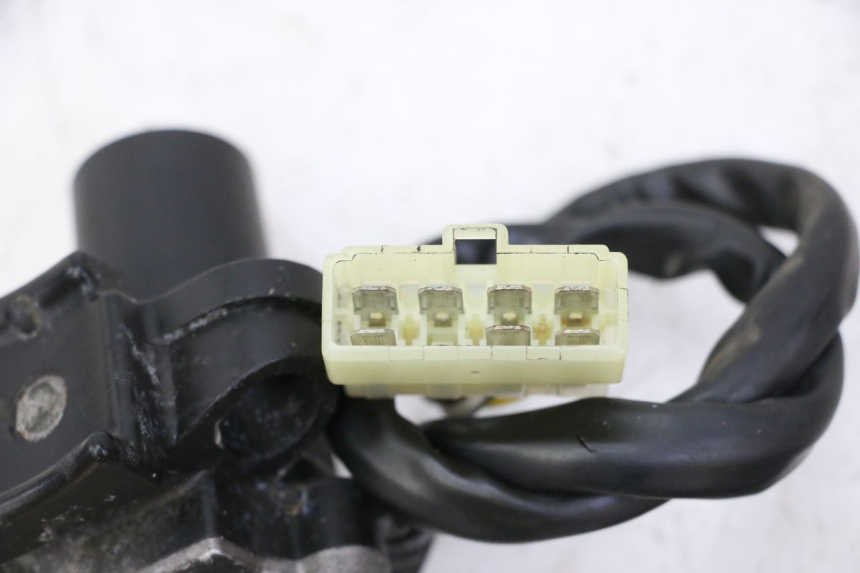 photo de KIT SERRURE CLE NEIMAN TRIUMPH SPRINT 900 (1995 - 1998) - Gros plan technique