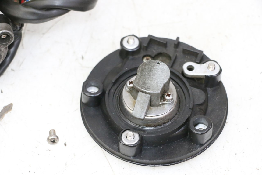 photo de KIT SERRURE CLE NEIMAN TRIUMPH SPRINT 900 (1995 - 1998) - Vue d’ensemble