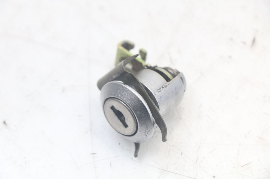 photo de KIT SERRURE CLE NEIMAN SUZUKI SV N 650 (1999 - 2002) - Vue rapprochée