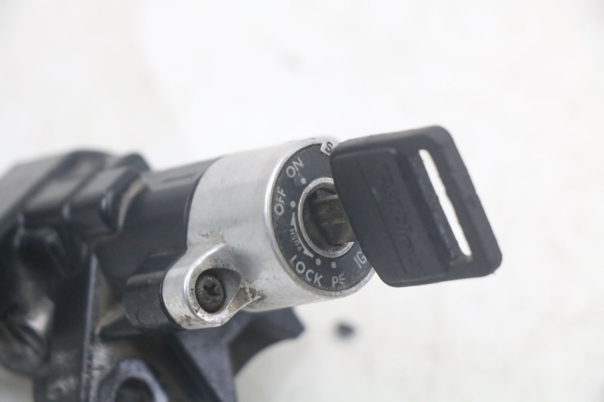 photo de KIT SERRURE CLE NEIMAN SUZUKI SV N 650 (1999 - 2002) - Points de fixation