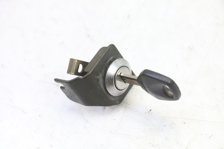 photo de KIT SERRURE CLE NEIMAN SUZUKI SV S 650 (2003 - 2009) - Vue rapprochée