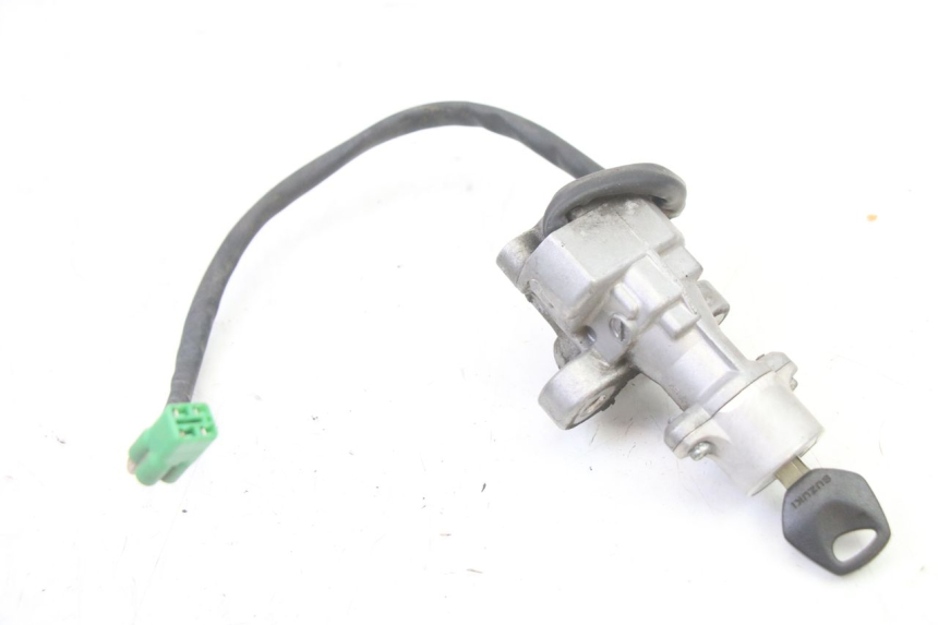photo de KIT SERRURE CLE NEIMAN SUZUKI SV S 650 (2003 - 2009) - Gros plan technique