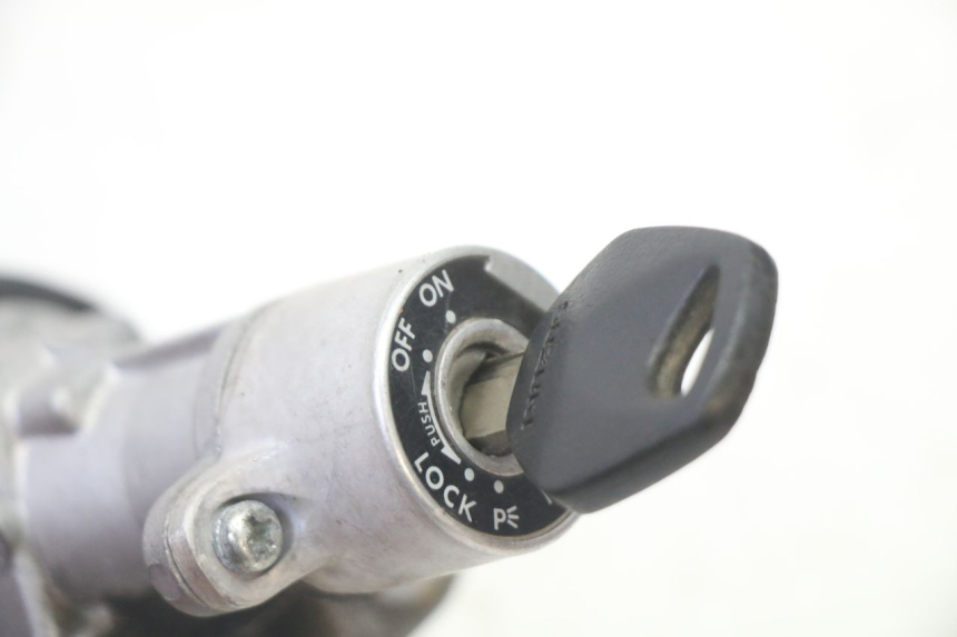 photo de KIT SERRURE CLE NEIMAN SUZUKI SV S 650 (2003 - 2009) - Points de fixation